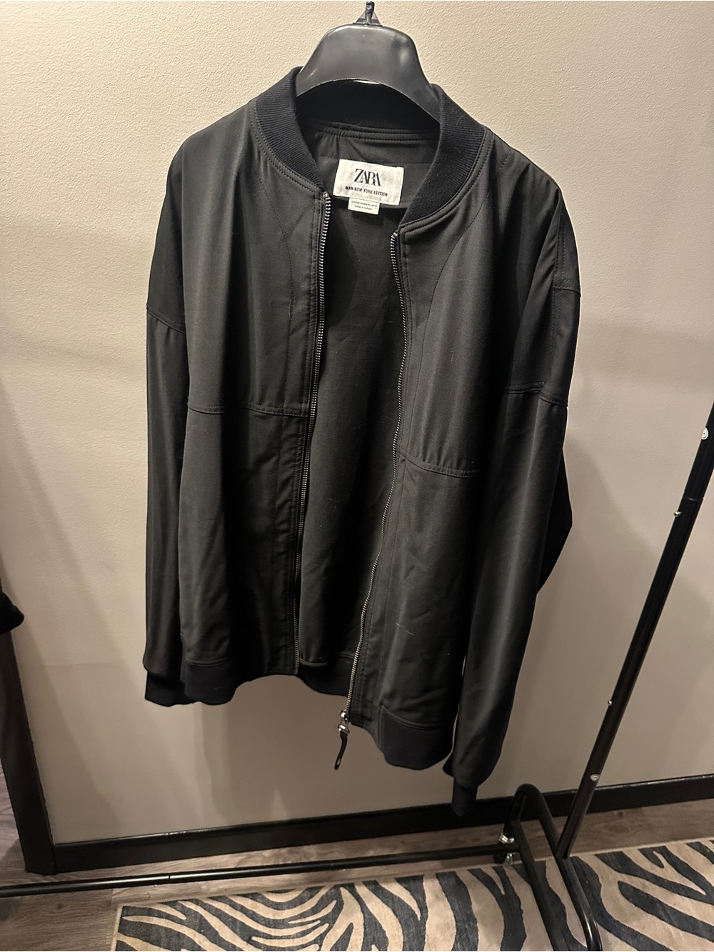 ZARA Black Men's Oversized Bomber Jacket - Classic Zip Closure